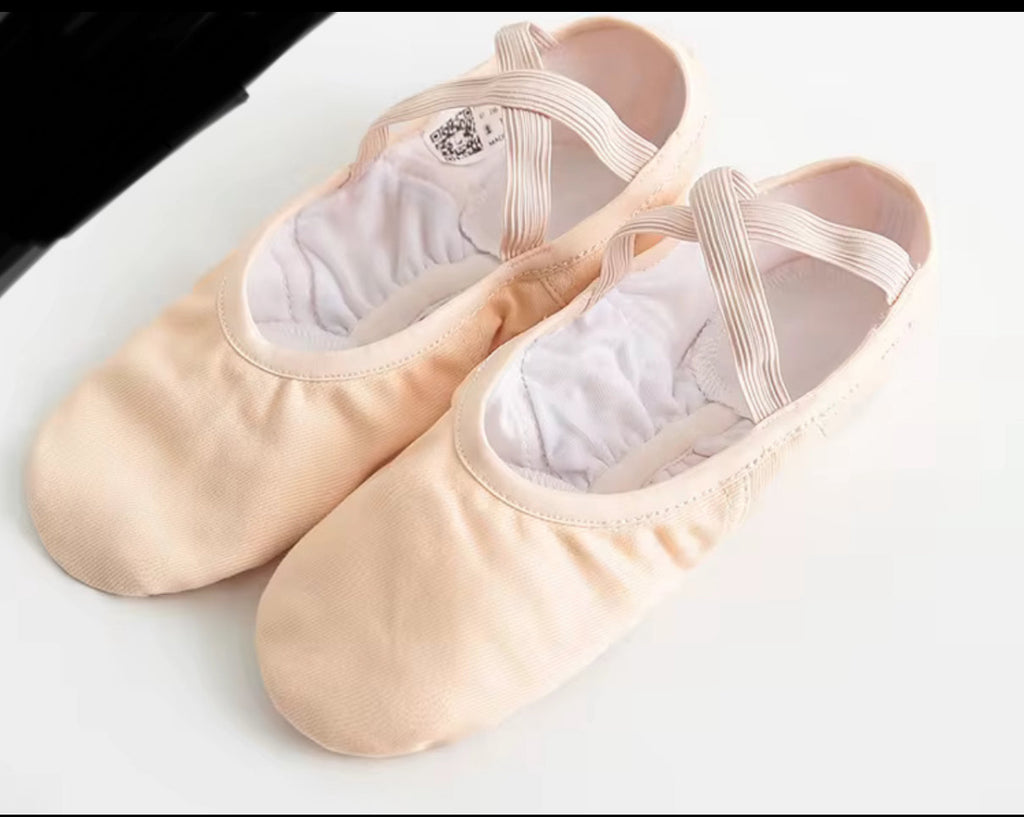 Strechy flat bottom ballet shoes
